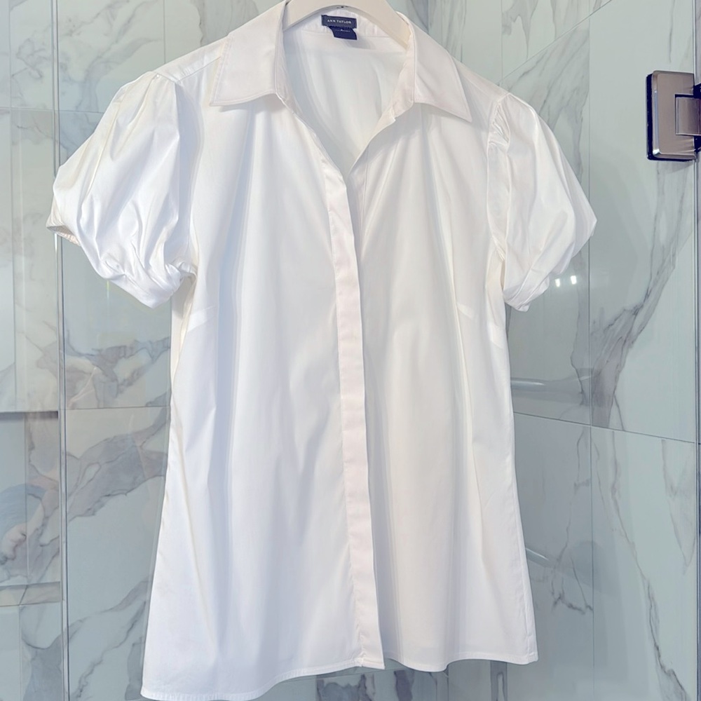 Ann Taylor White Fitted Shirt, Size 8, Button Down, Sleeves are ruffled